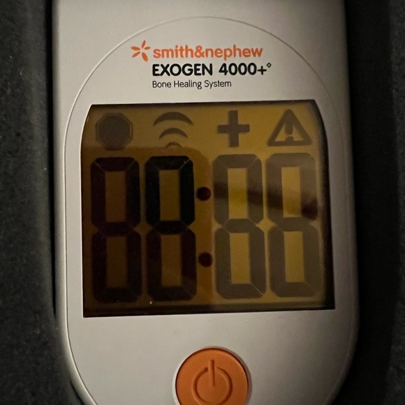 EXOGEN Bone Healing System 4000+ Includes Case, Device, Gel Excellent Condition - Picture 3 of 16